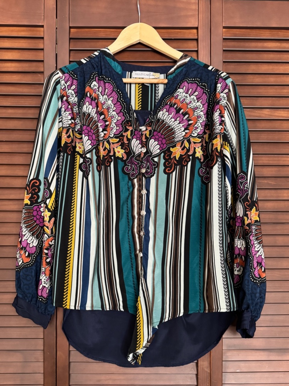 Figueroa & Flower Women's Size M Multicolor Striped V-Neck Button
Front Blouse